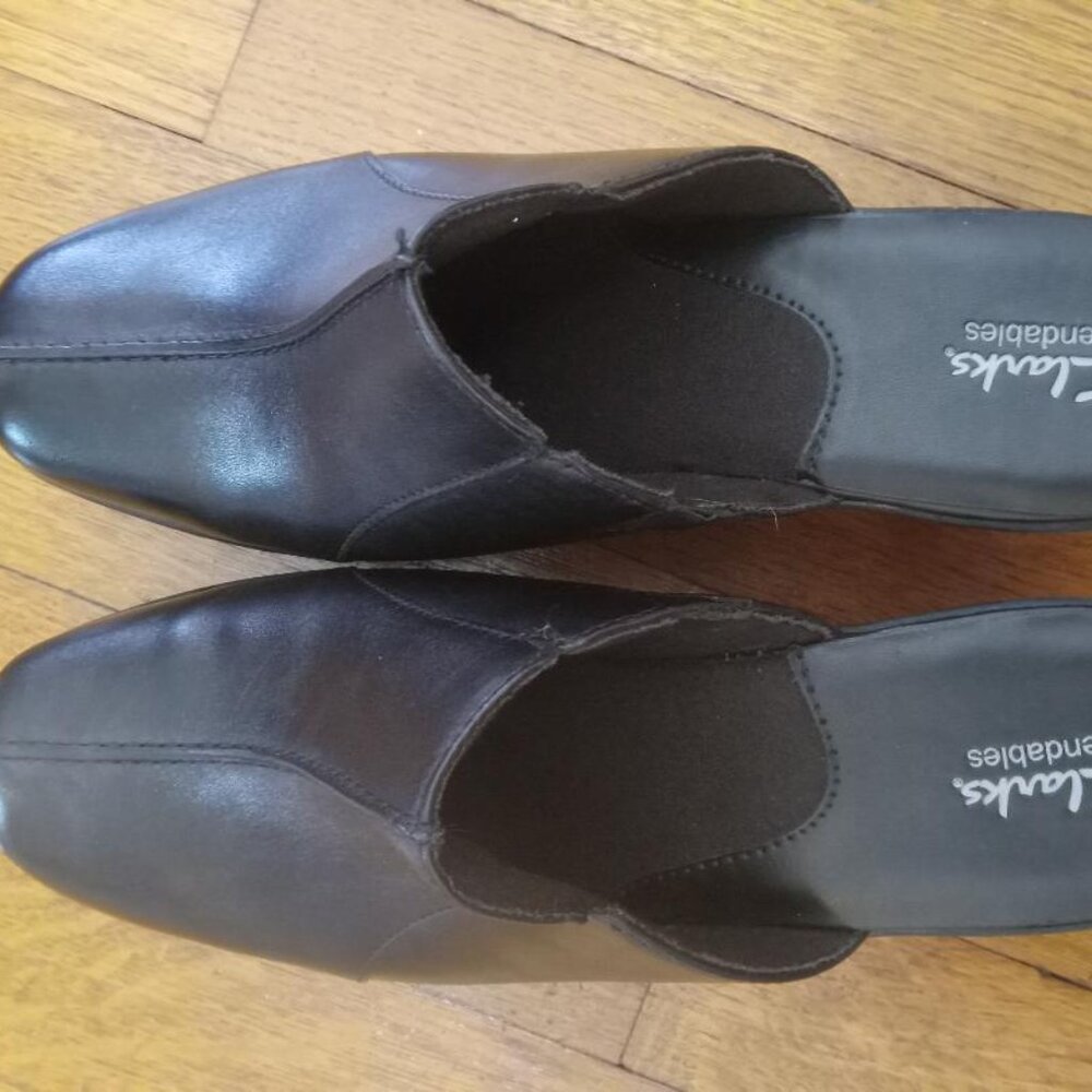 Black leather Clarks Bendables